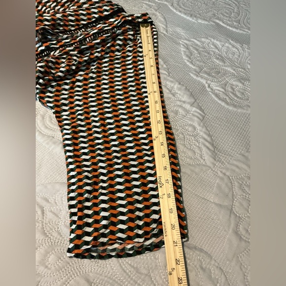 Forever 21 Black and White Smocked Crop Blouse - Picture 5 of 6